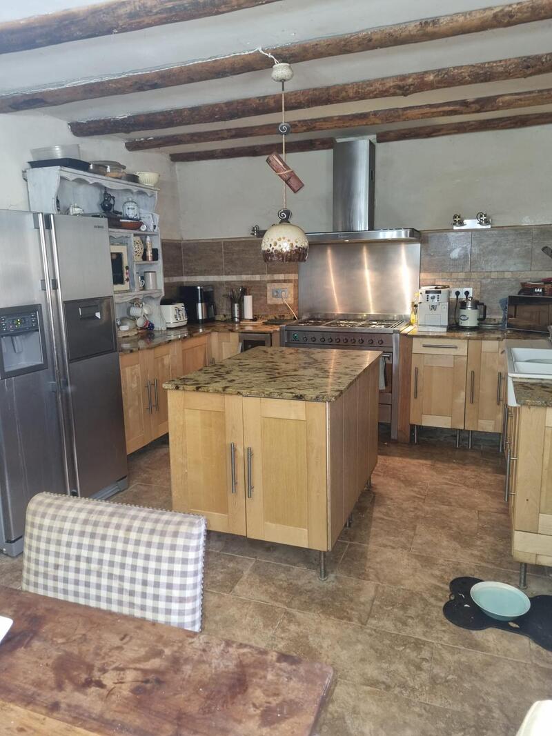 6 bedroom Country House for sale