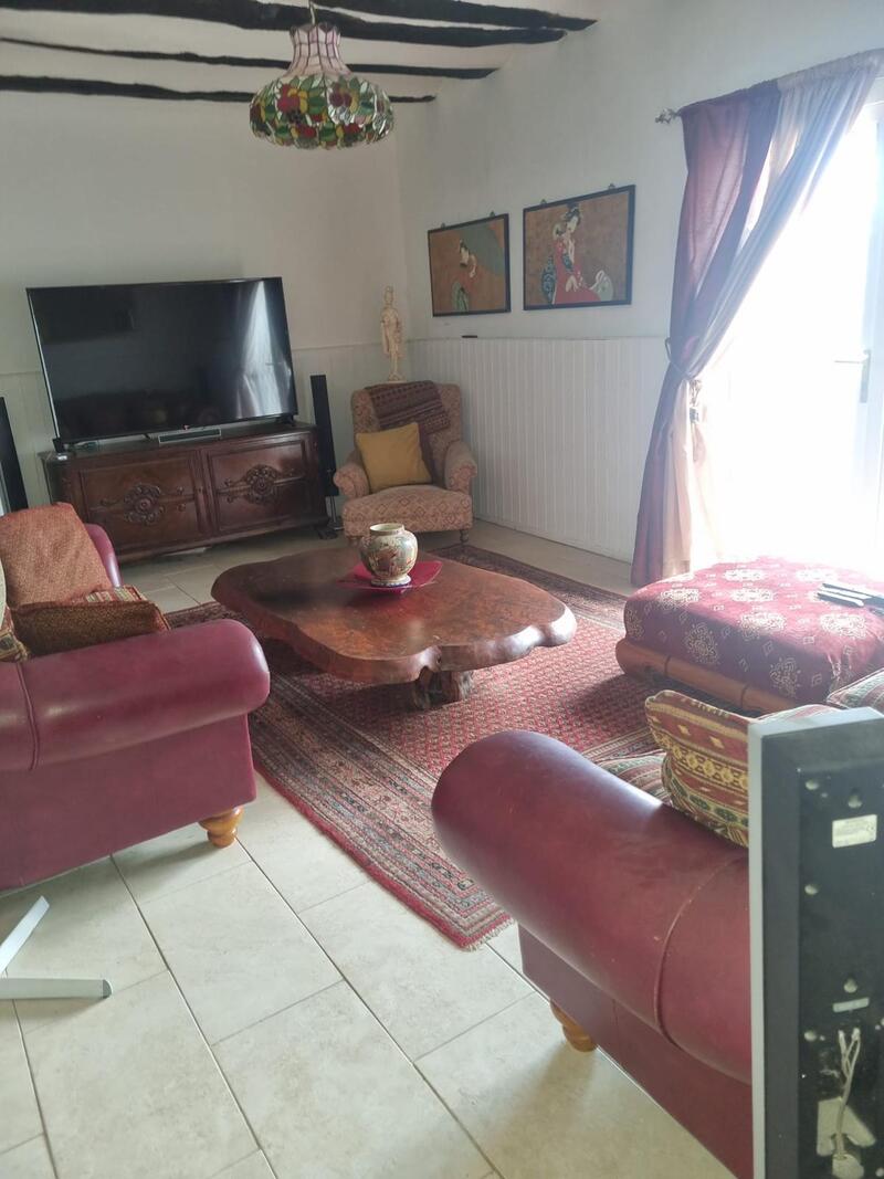 6 bedroom Country House for sale