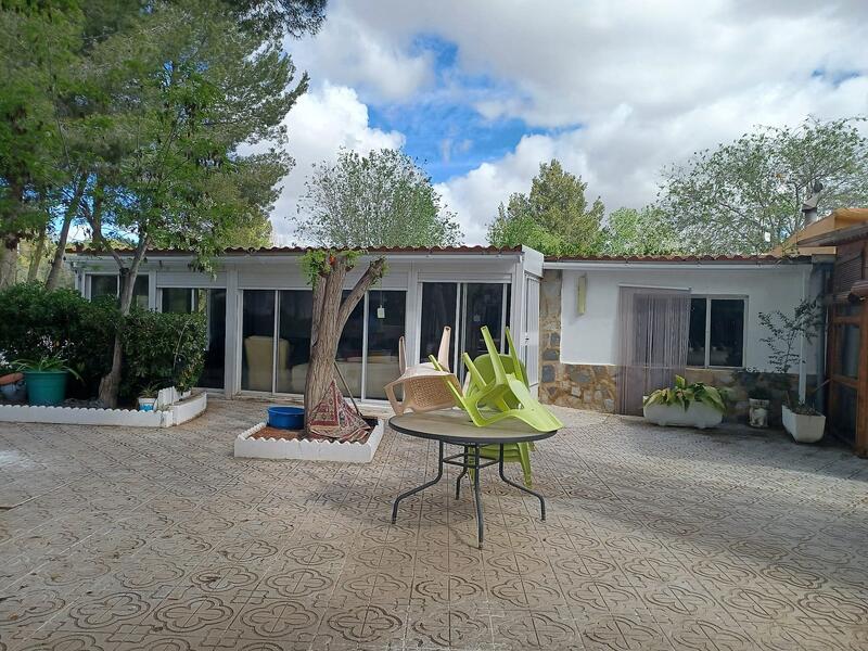 Villa zu verkaufen in Sax, Alicante