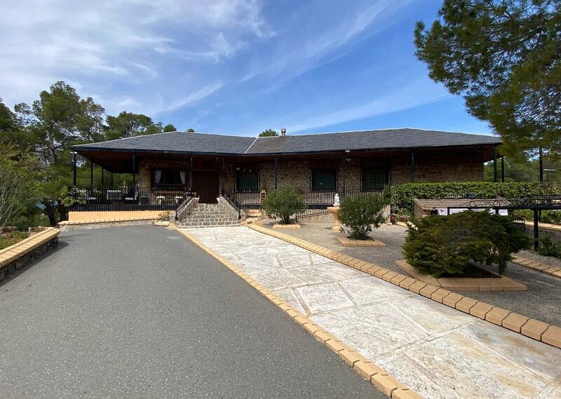 Villa en venta en Sax, Alicante
