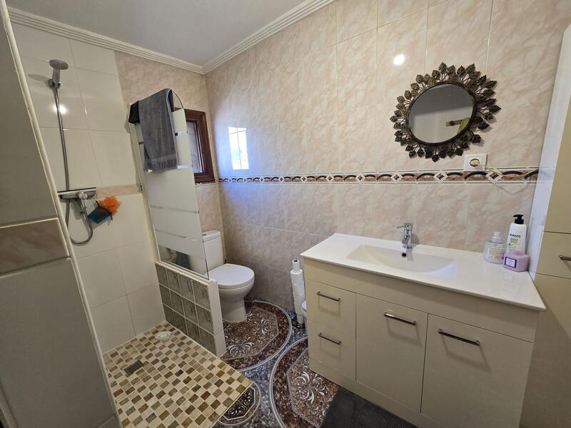 6 bedroom Villa for sale