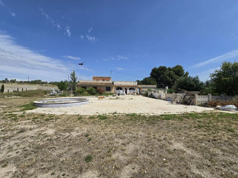 6 bedroom Villa for sale