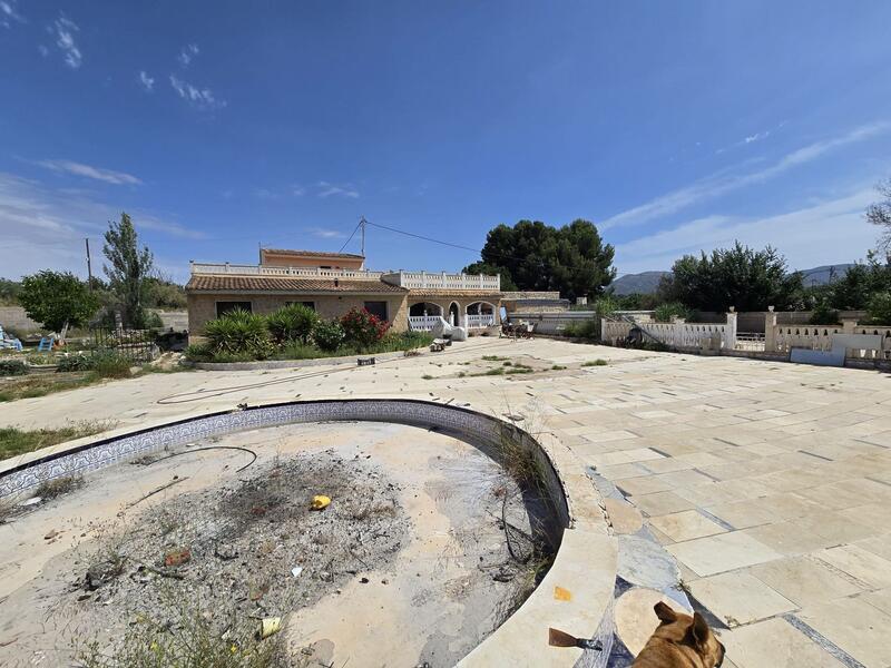 6 bedroom Villa for sale