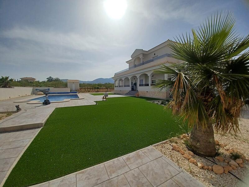 6 Cuarto Villa en venta