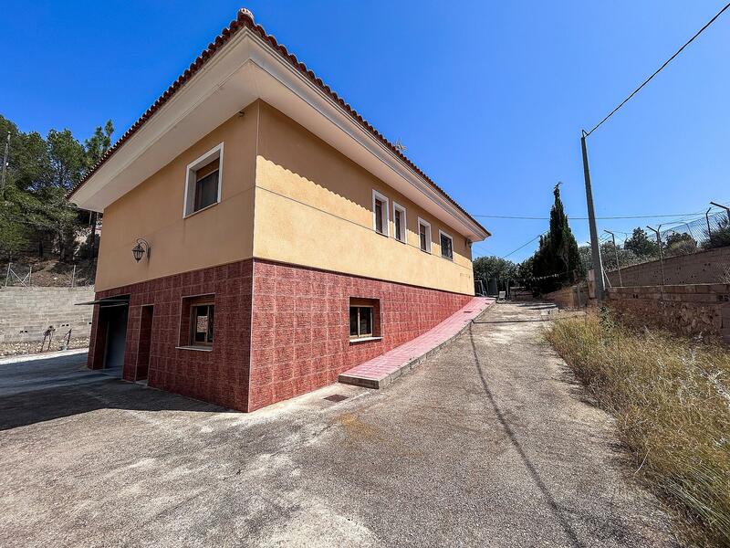 3 bedroom Country House for sale