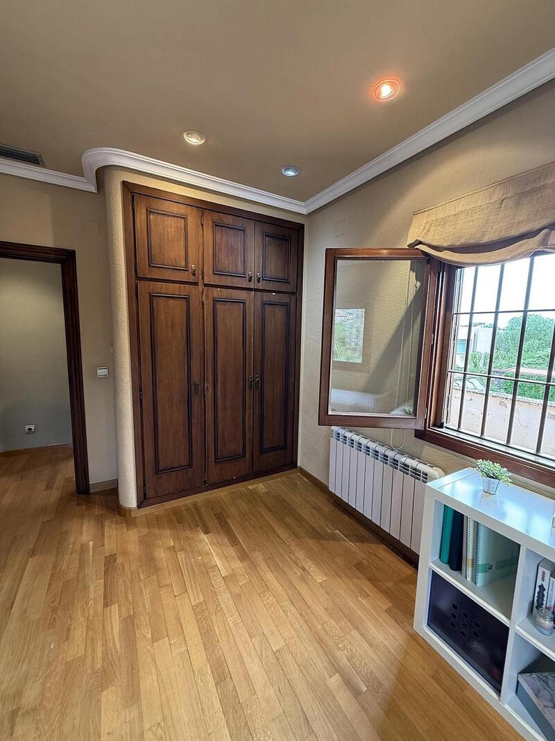 4 slaapkamer Villa Te koop