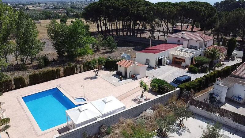 5 bedroom Country House for sale