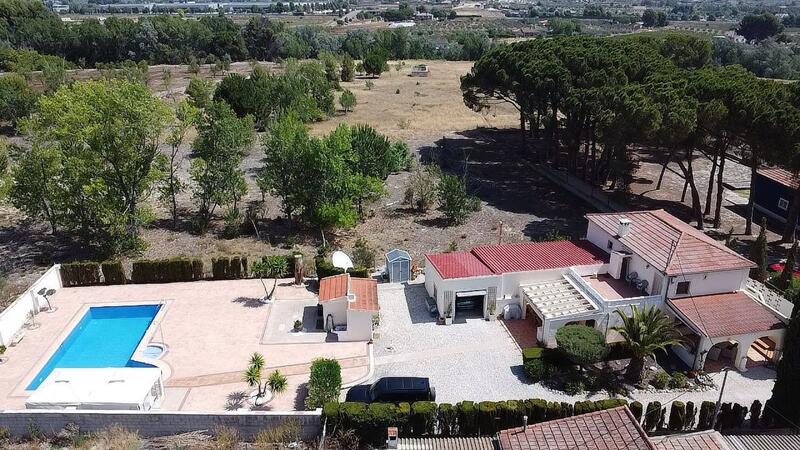 5 bedroom Country House for sale
