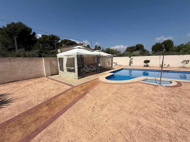 5 bedroom Country House for sale