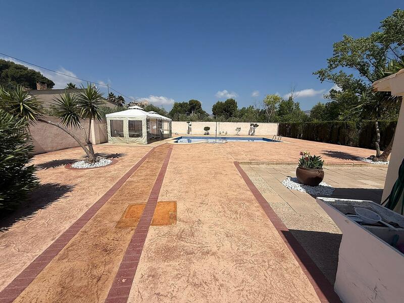 5 bedroom Country House for sale