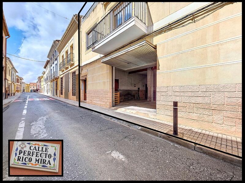 Gezinswoning Te koop in Pinoso, Alicante