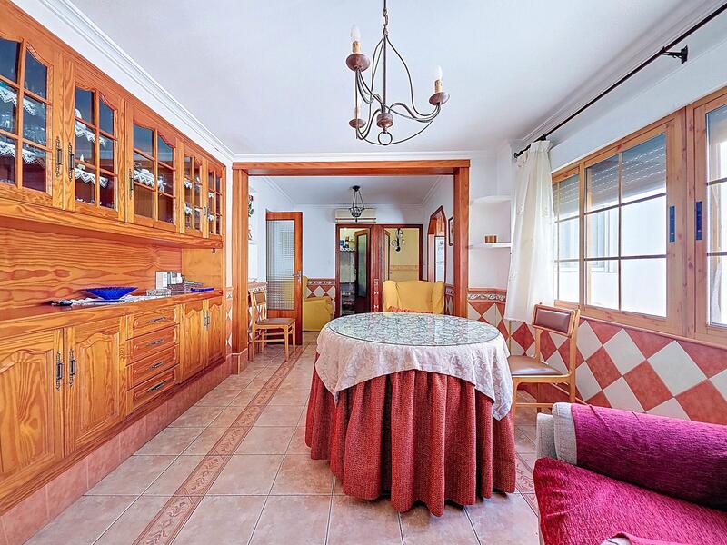 4 slaapkamer Gezinswoning Te koop