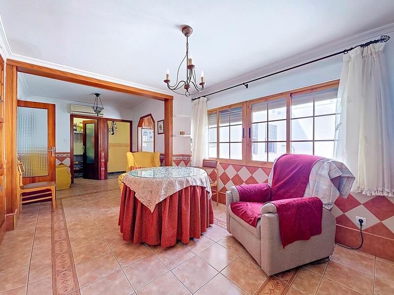 4 slaapkamer Gezinswoning Te koop