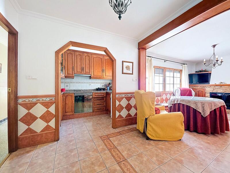 4 slaapkamer Gezinswoning Te koop