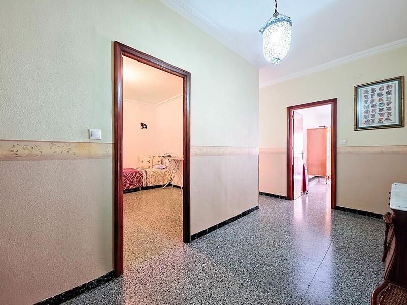 4 slaapkamer Gezinswoning Te koop