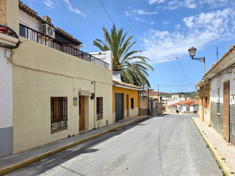Townhouse for sale in Pinoso, Alicante