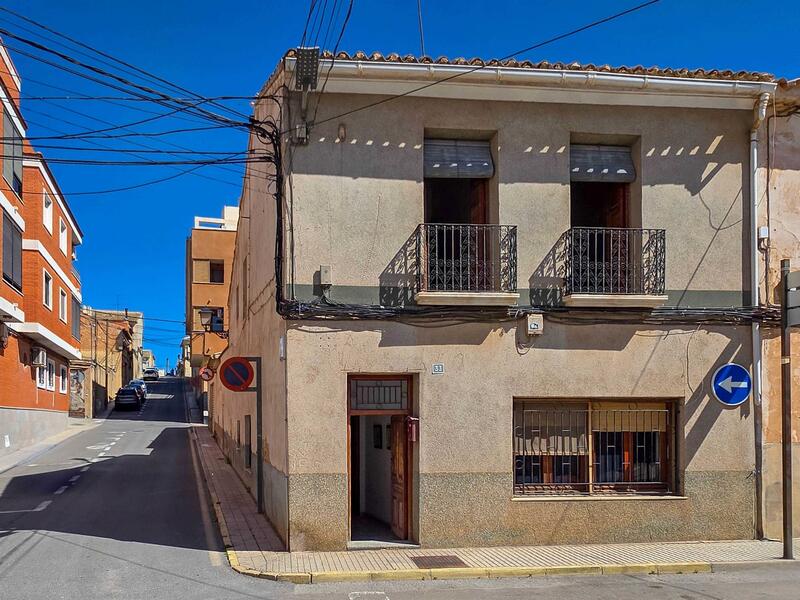 Adosado en venta en Pinoso, Alicante