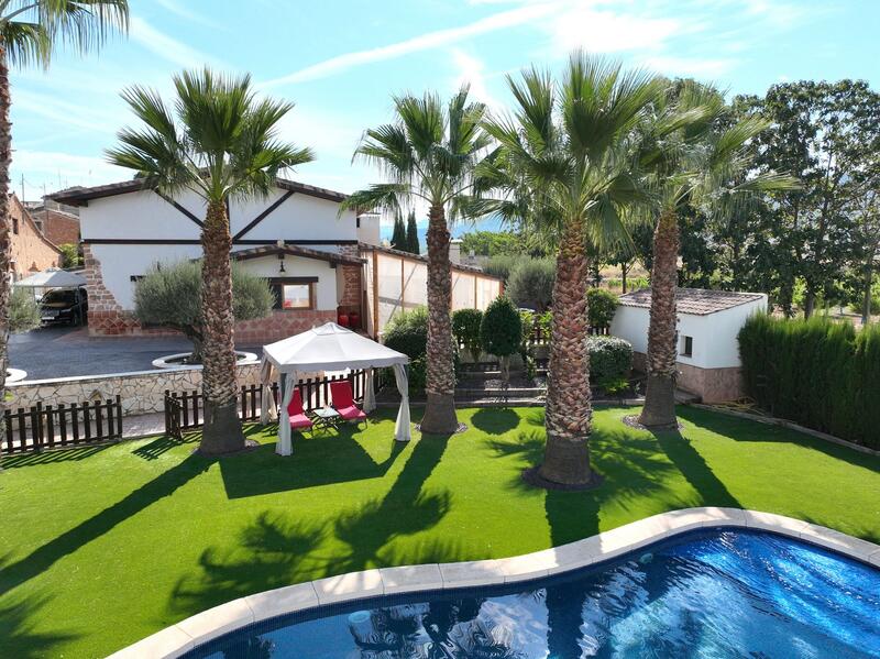 4 bedroom Country House for sale