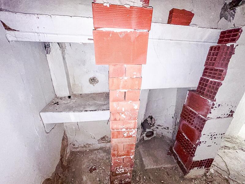 6 soveværelse Byhus til salg