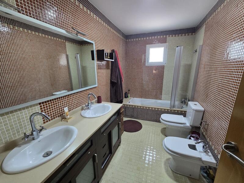 4 Cuarto Villa en venta