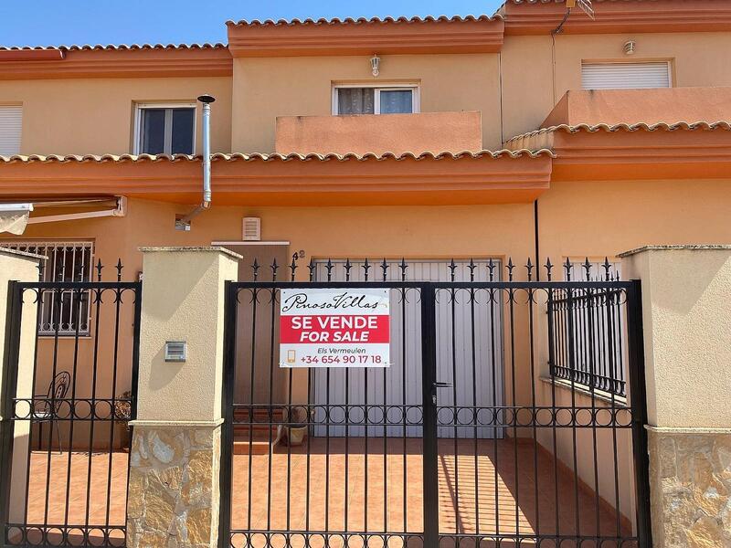 Rekkehus til salgs i Pinoso, Alicante
