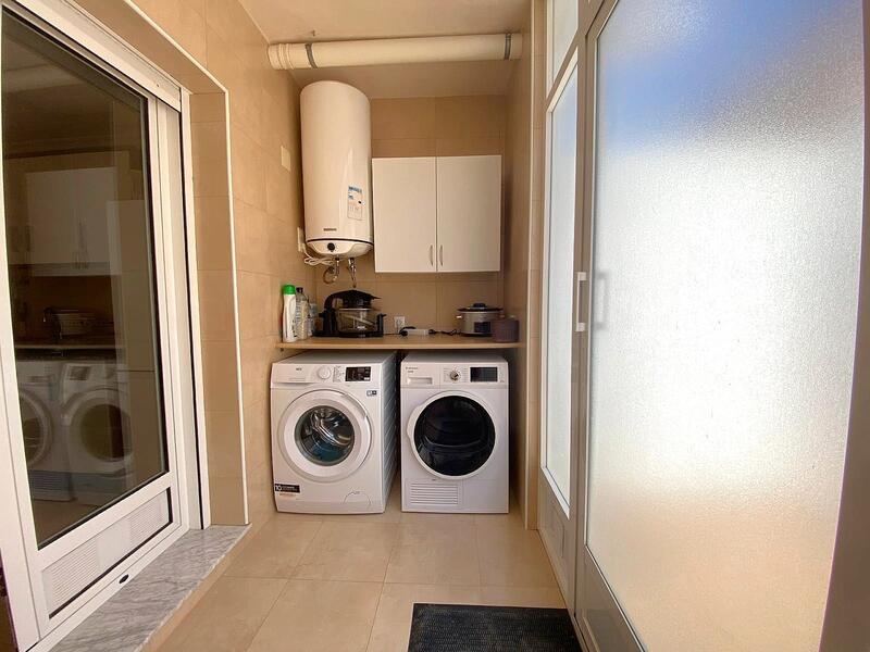 4 slaapkamer Gezinswoning Te koop