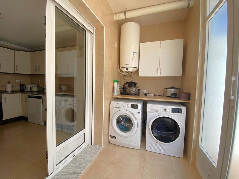 4 slaapkamer Gezinswoning Te koop