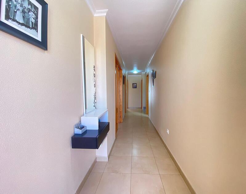 4 slaapkamer Gezinswoning Te koop