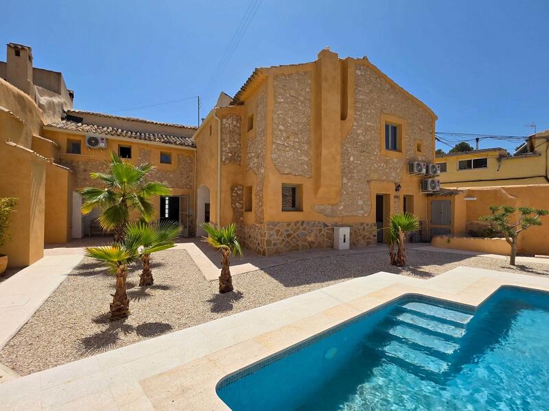 Casa de Campo en venta en Pinoso, Alicante