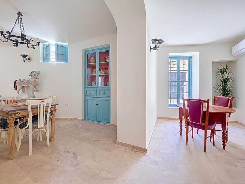 6 bedroom Country House for sale