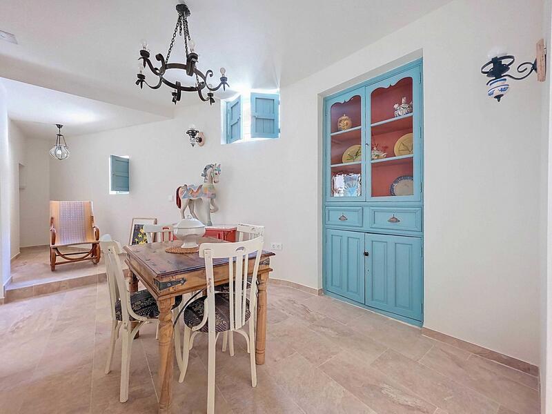 6 bedroom Country House for sale