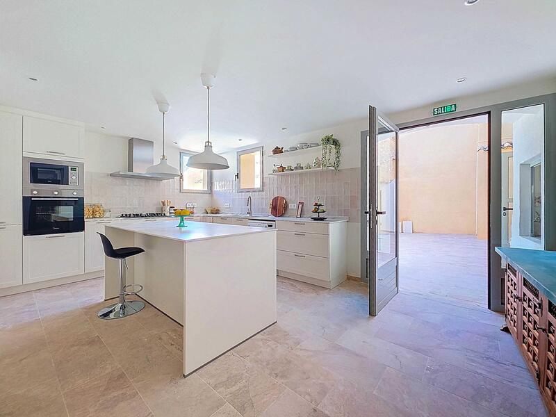 6 bedroom Country House for sale