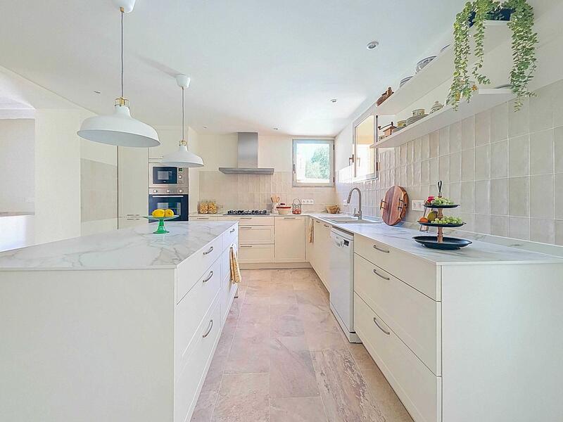 6 bedroom Country House for sale