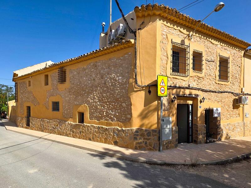 6 bedroom Country House for sale
