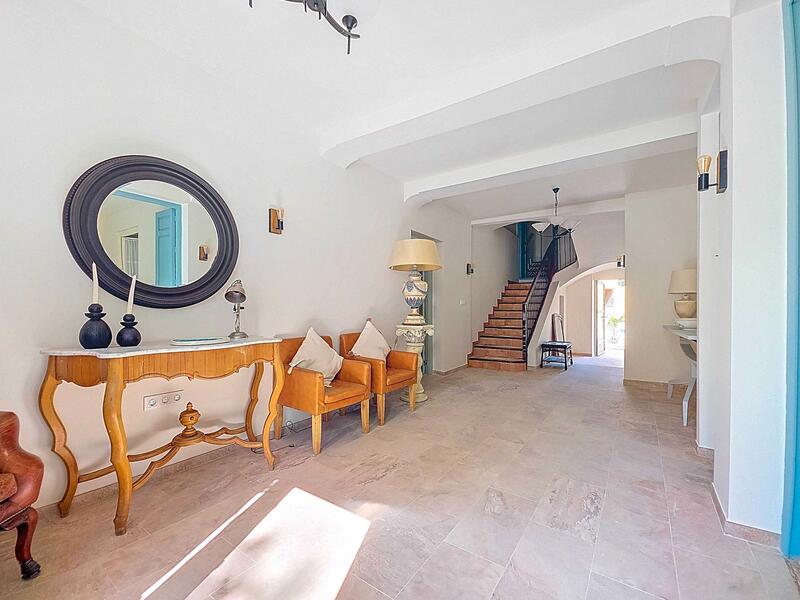 6 bedroom Country House for sale