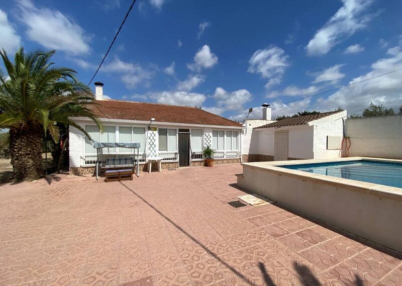 Villa Te koop in Sax, Alicante