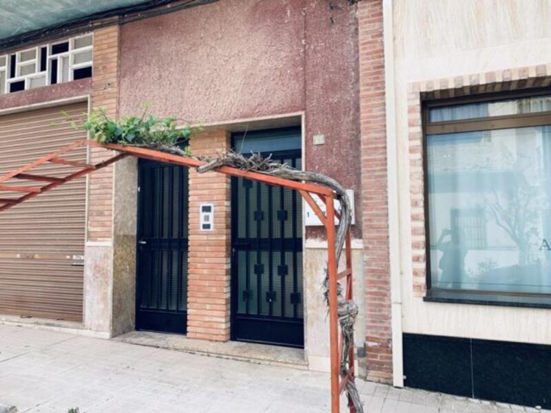 4 bedroom Apartment for sale