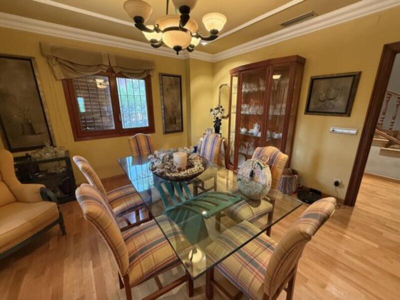 4 slaapkamer Villa Te koop