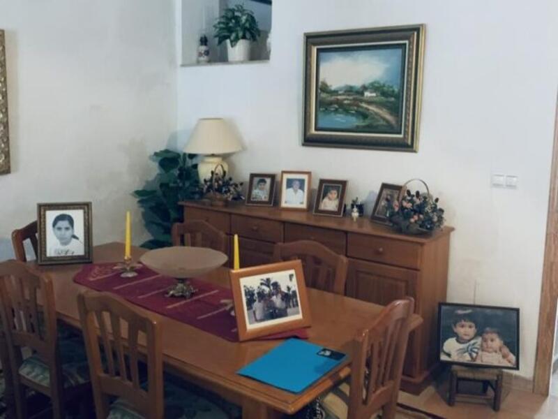 3 спальная комната городская тюрьма продается