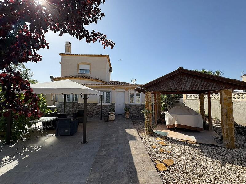 Villa en venta en Castalla, Alicante