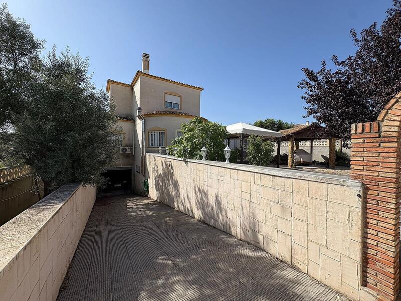 4 Cuarto Villa en venta