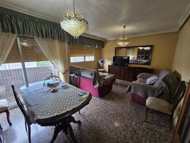 4 slaapkamer Gezinswoning Te koop