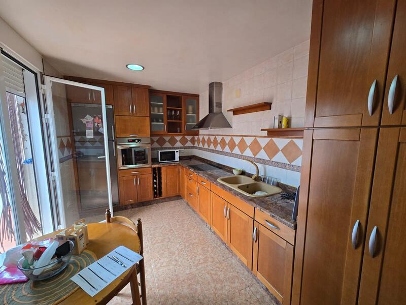 4 slaapkamer Gezinswoning Te koop
