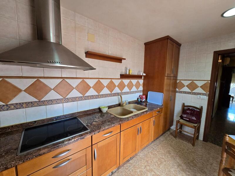 4 slaapkamer Gezinswoning Te koop