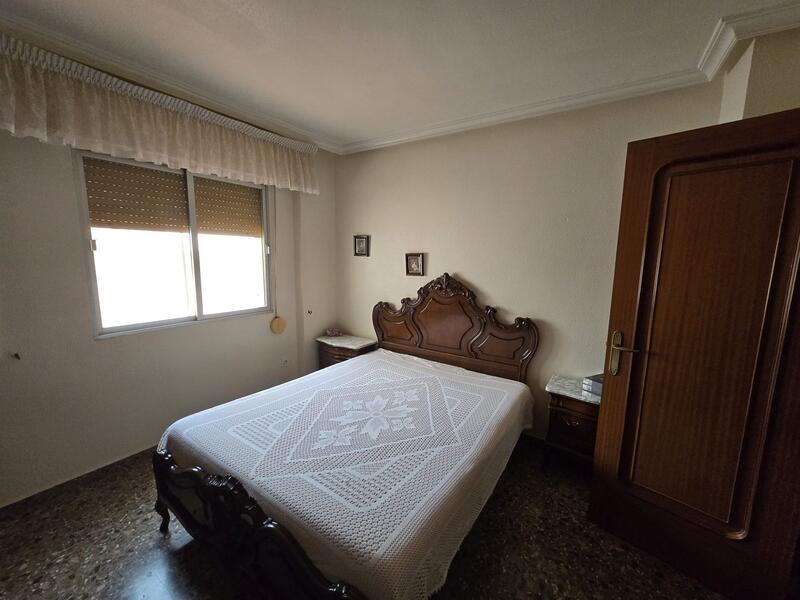 4 slaapkamer Gezinswoning Te koop