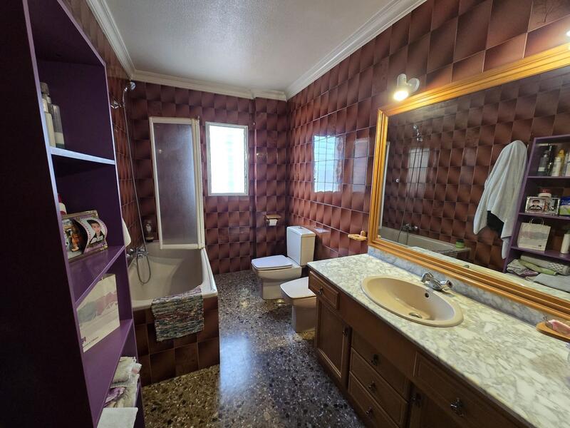 4 slaapkamer Gezinswoning Te koop