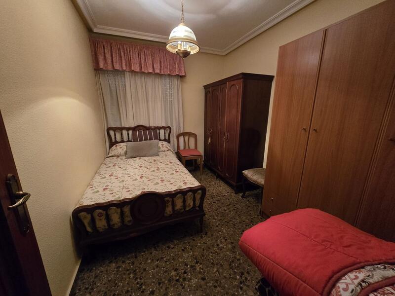 4 slaapkamer Gezinswoning Te koop