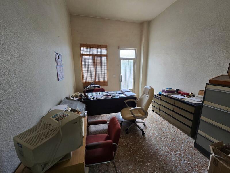 4 slaapkamer Gezinswoning Te koop