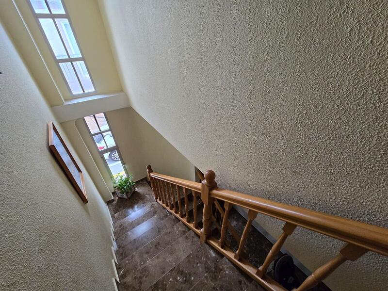 4 slaapkamer Gezinswoning Te koop
