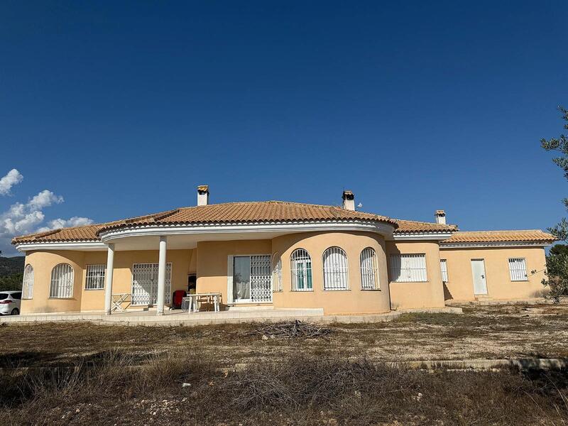 Villa til salgs i Onil, Alicante